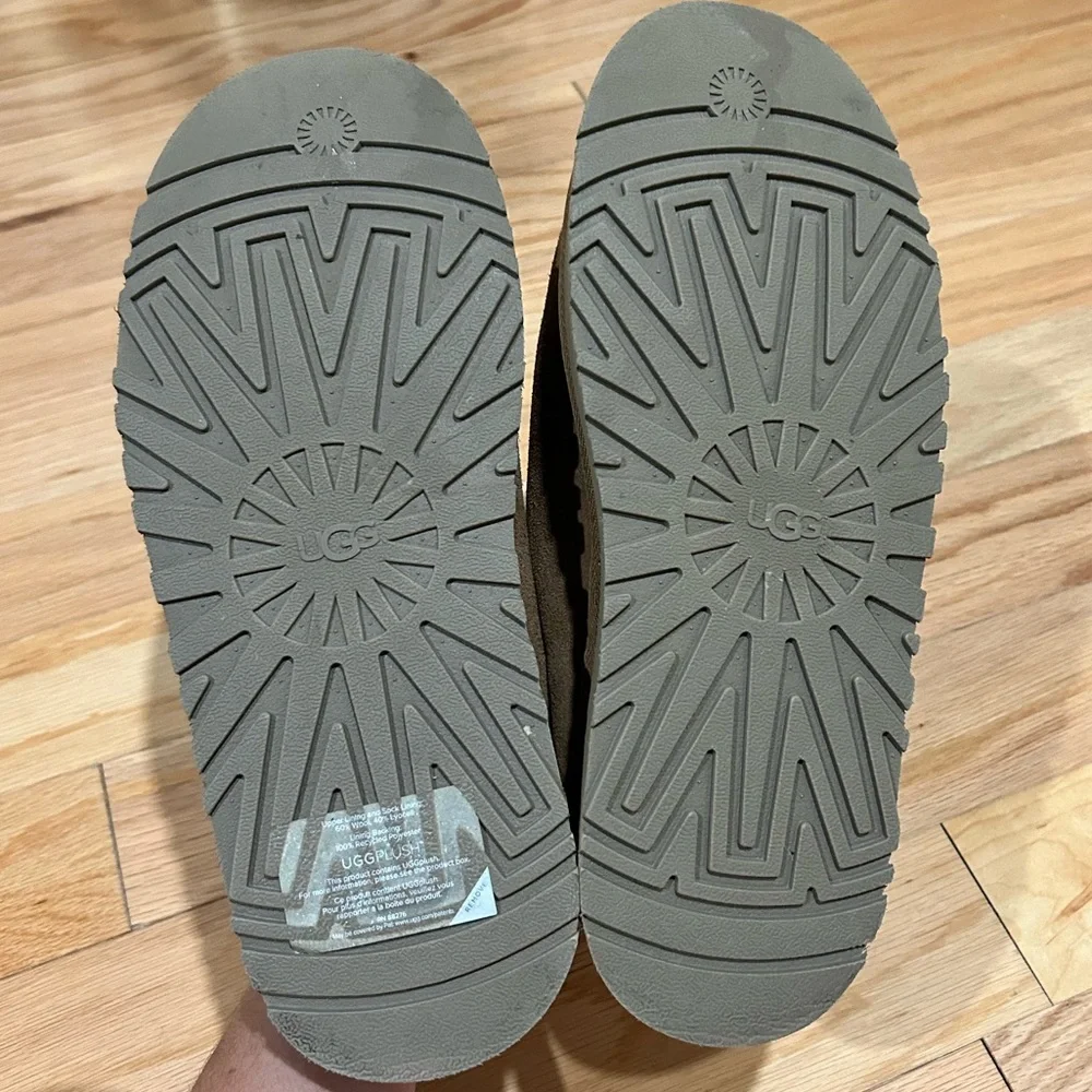 UGG Tazz II Chestnut Platform Slip-Ons with Red Accent - Picture 6 of 7